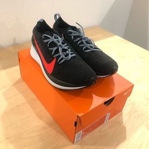NEW - Nike zoom fly flyknit